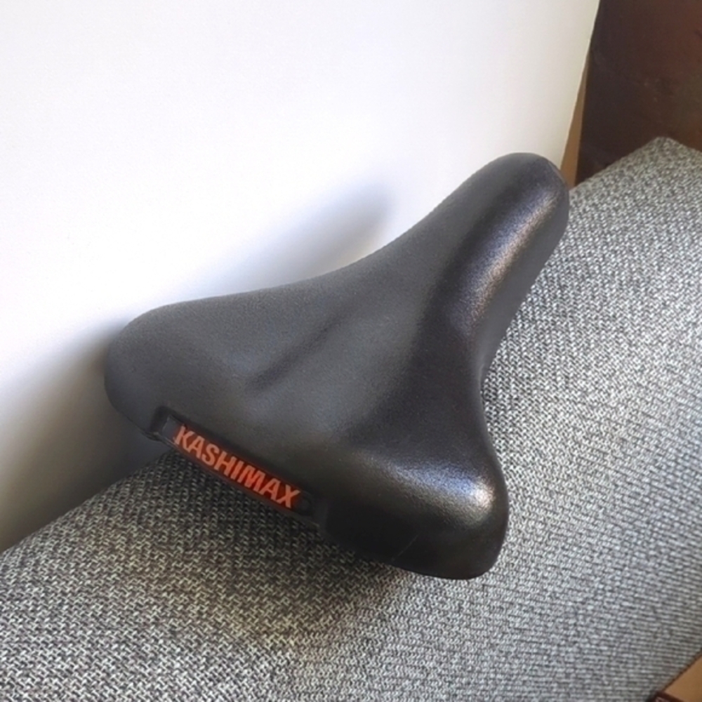 Vintage 1980s Kashimax black bike saddle seat